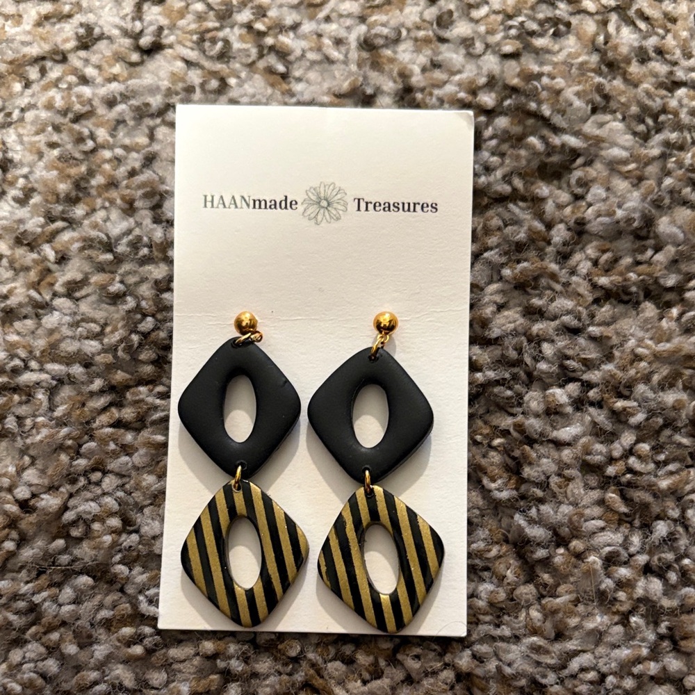 🌸3/$15🌸 NWT Handmade Black and Gold Geometric Earrings